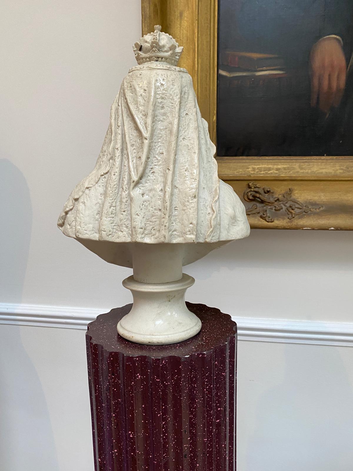 A modern bust of Queen Victoria, height 35cm